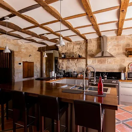 Villa Sleeps 12 Pool Air Con Wifi *